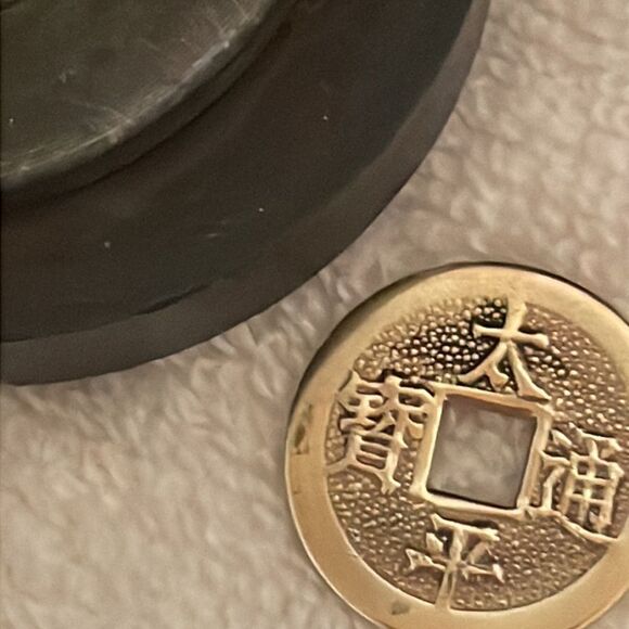 Antique/Vintage brass Chinese coin (cleaned) see description #4 - Picture 12 of 13